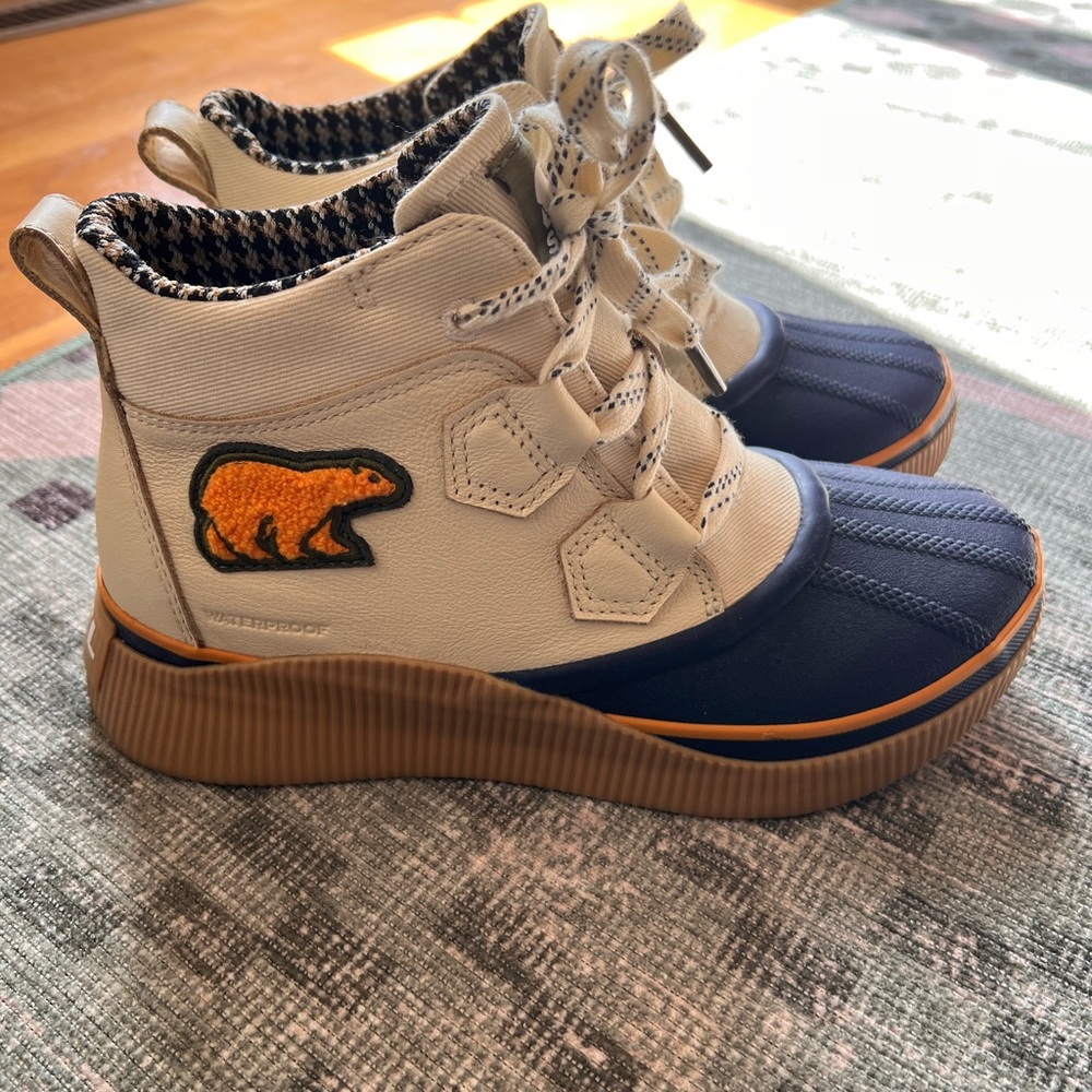 Sorel Beige and Navy Winter Boots, 7.5